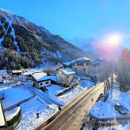 Grand Aiguille Du Midi Et Vue Mont Blanc *