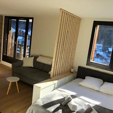 Grand Aiguille Du Midi Et Vue Mont Blanc